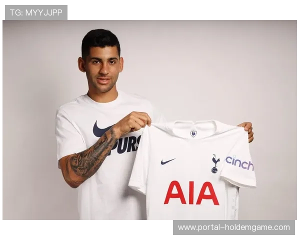 罗梅罗头球绝平后滑跪庆祝，热刺球员相拥释放压力