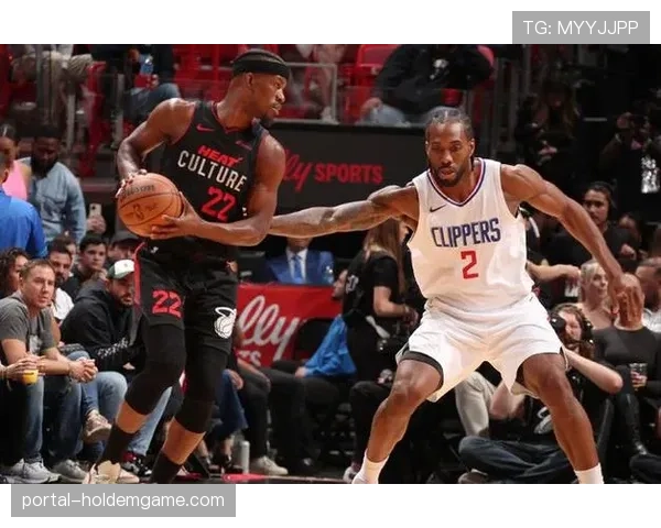 决胜时刻聚焦：巴特勒造成进攻犯规，热火凭借防守回合赢得关键卡位战